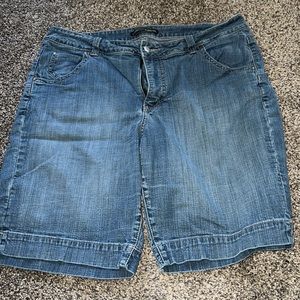 Sz 16 Bermuda Shorts